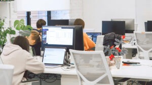 Rekrutacja IT w 2026 roku. Co robić kiedy każde CV jest perfekcyjne?